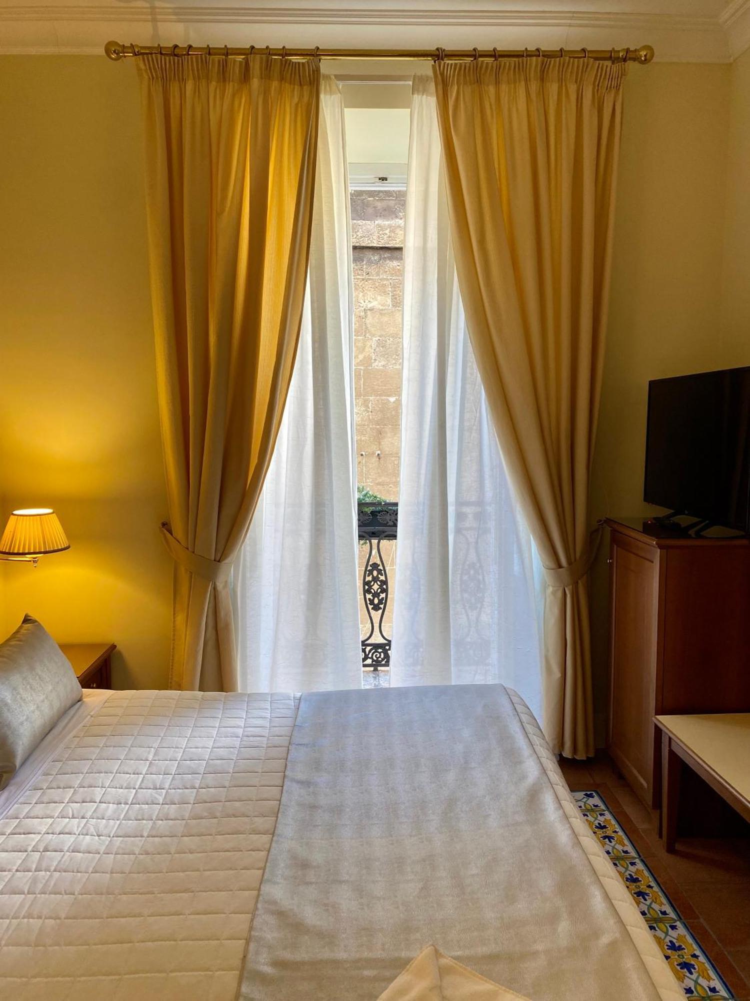 Hotel Akropolis - Museum Hotel Таранто Экстерьер фото